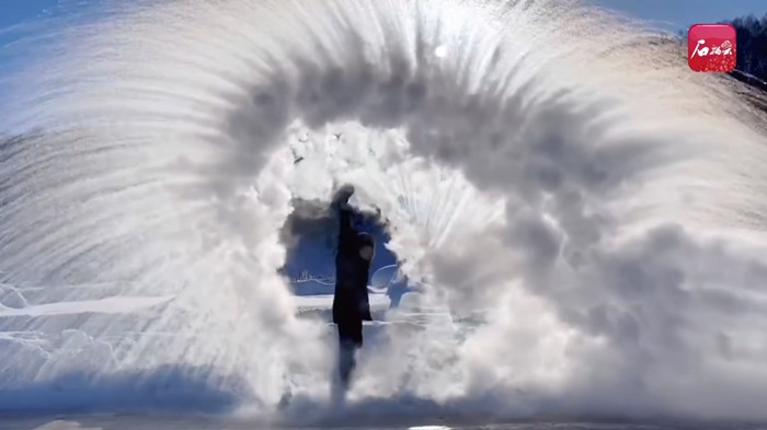 สาวท้าหิมะ สาดน้ำร้อนขึ้นฟ้า หวังได้ภาพสวยตามเทรนด์ แต่ผิดคาด