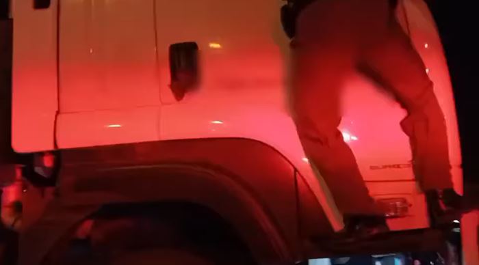 ตำรวจเกาะรถ