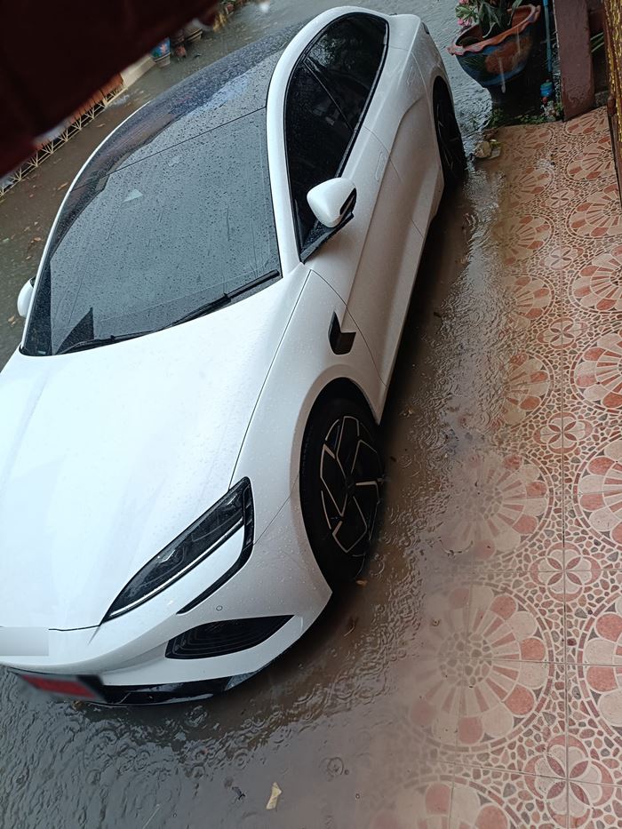 รถไฟฟ้าตากฝน