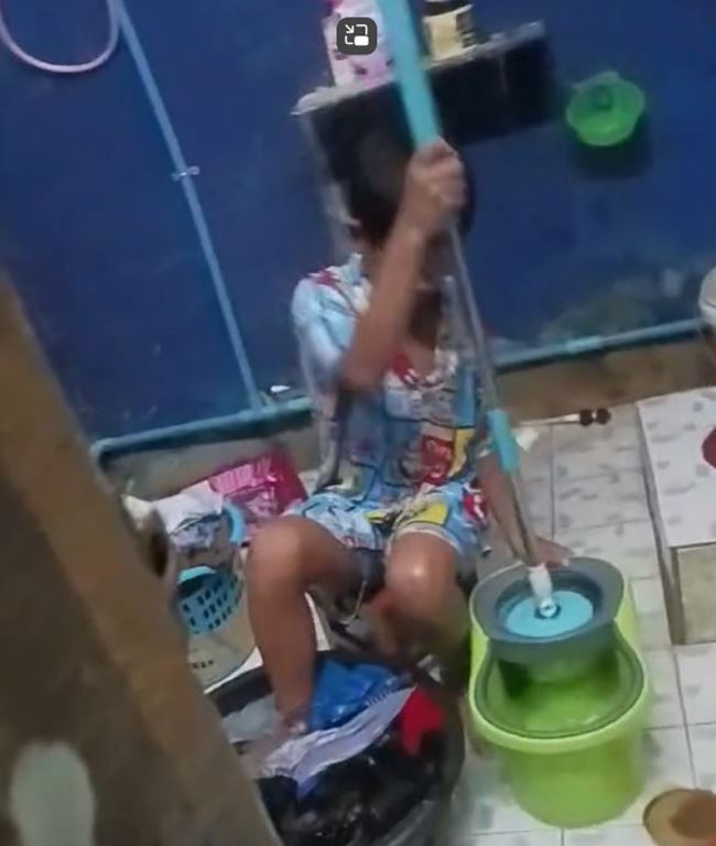 ลูกชายซักผ้าใช้ม็อบปั่นแห้ง แทนใช้มือบิดผ้า