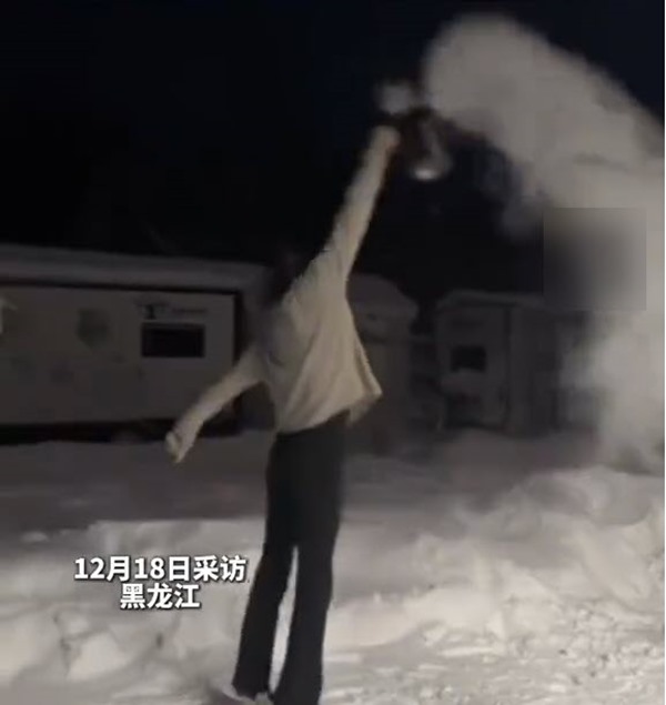 สาวท้าหิมะ สาดน้ำร้อนขึ้นฟ้า หวังได้ภาพสวยตามเทรนด์ แต่ผิดคาด