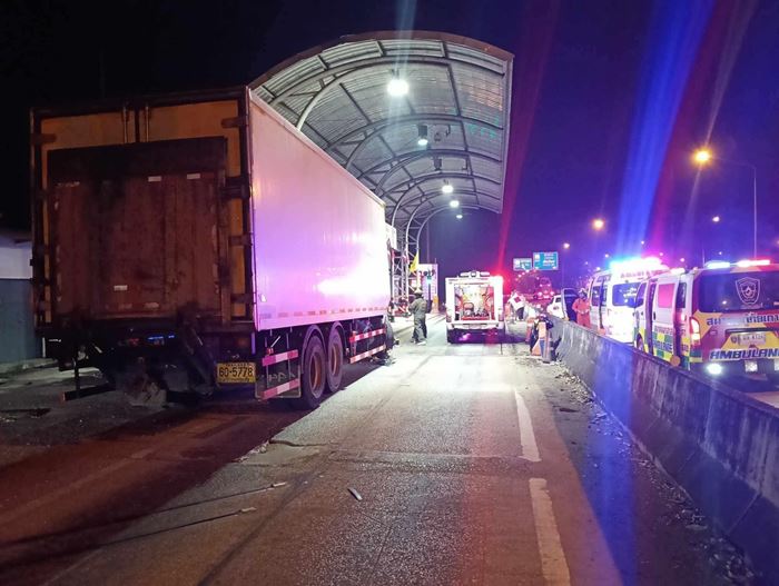 คนขับ 10 ล้อพุ่งชนด่าน เมียตาย