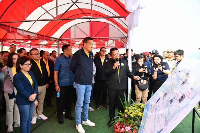 ทักษิณกลับบ้านจันทร์ส่องหล้า