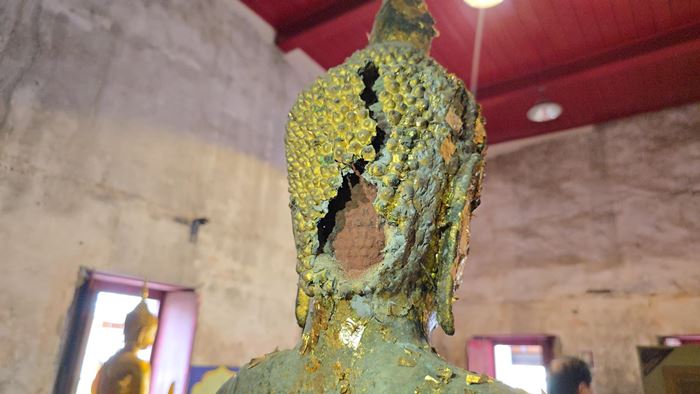 พระพุทธรูปแตกร้าว