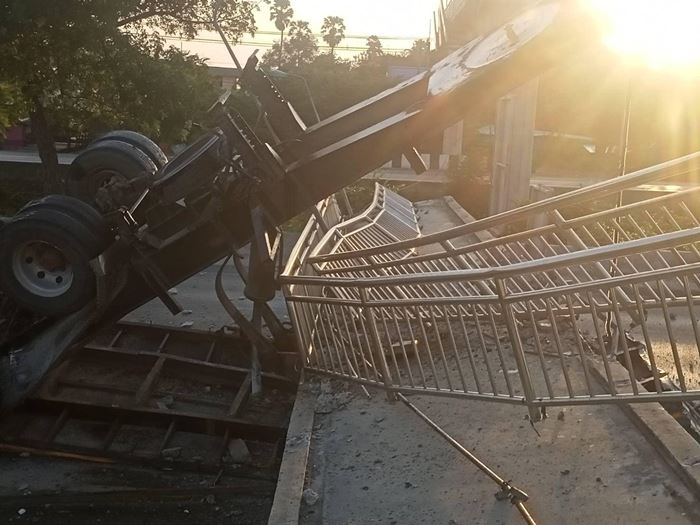 รถบรรทุกเกี่ยสะพานลอย