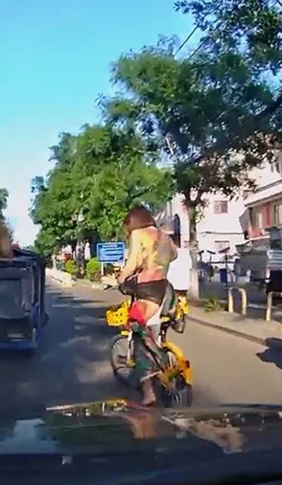 หลุดทั้งชุด   