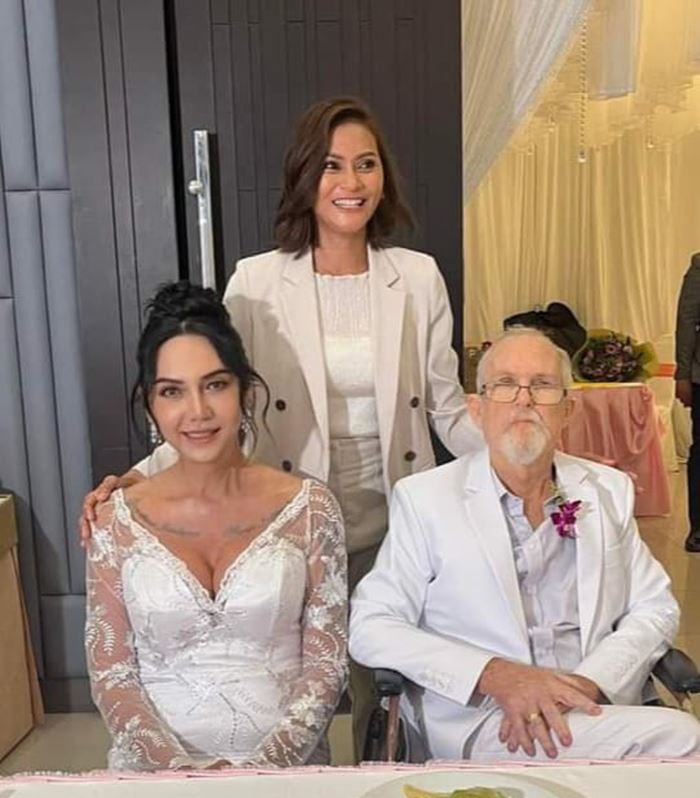 พอลลีน งามพริ้ง