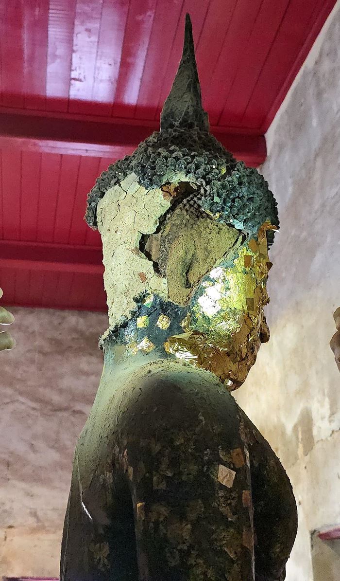 พระพุทธรูปแตกร้าว