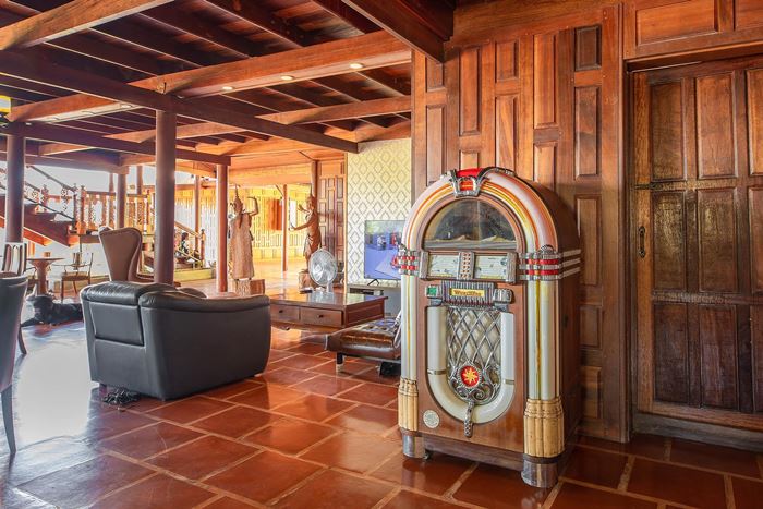 ครูลิลลี่ขายบ้าน