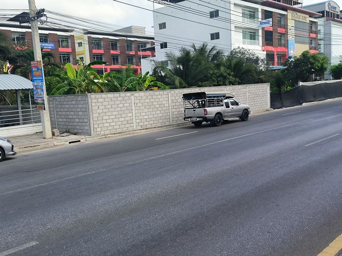 รั้วทับทางเท้า