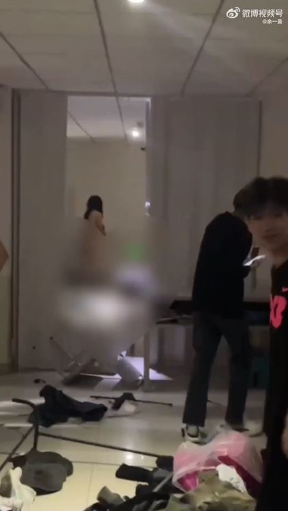 สาวแก้ผ้า