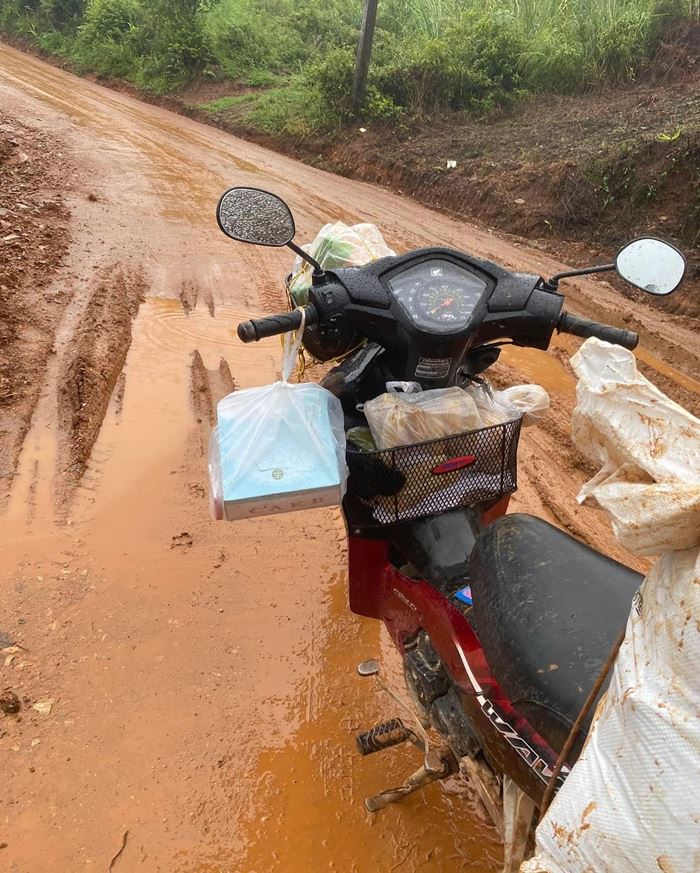 ครูซื้อเค้กให้นักเรียน