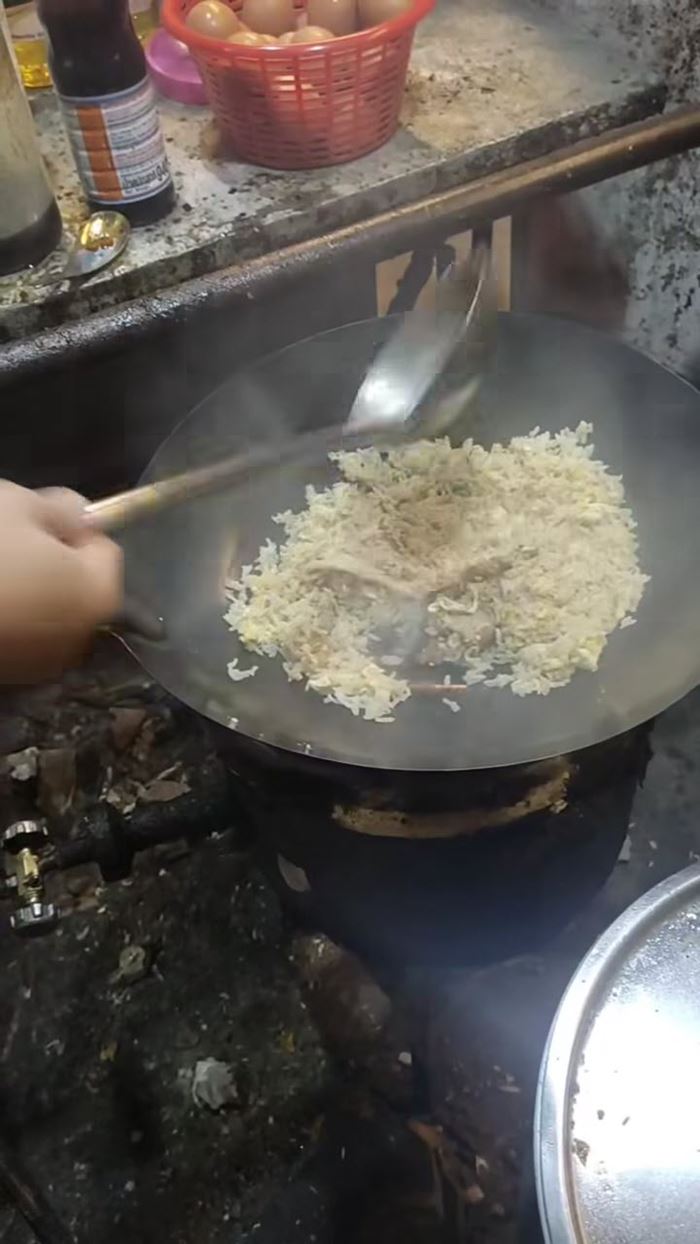 ลุงมีเงิน 8 บาท ขอซื้อข้าวเปล่า พ่อค้าไม่ขาย