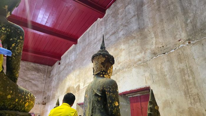 พระพุทธรูปแตกร้าว