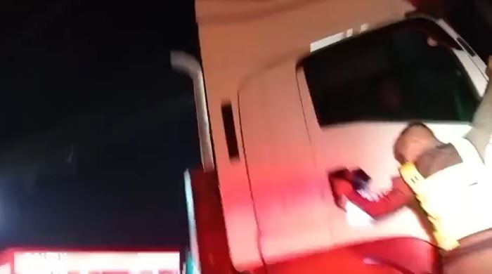 ตำรวจเกาะรถ