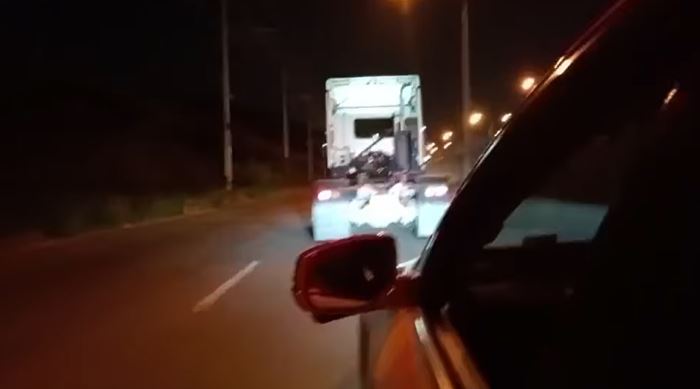 ตำรวจเกาะรถ