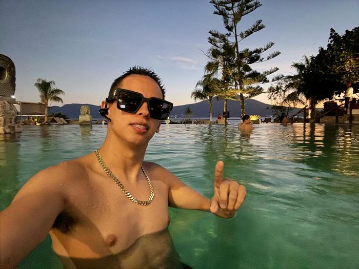 หนุ่มดาวโป๊เปิด