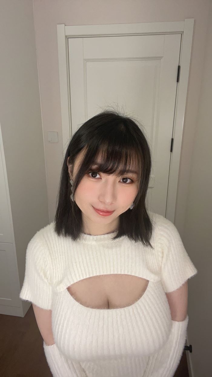 เน็ตไอดอลสาว ไลฟ์โชว์กินอาหาร ทำเสื้อถกจนเป็นชอตหลุด