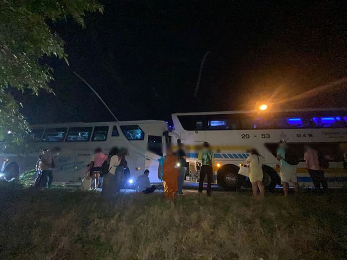 รสบัสชนกัน ซ้ำชนรถพ่วง เจ็บอื้อ 18 ราย