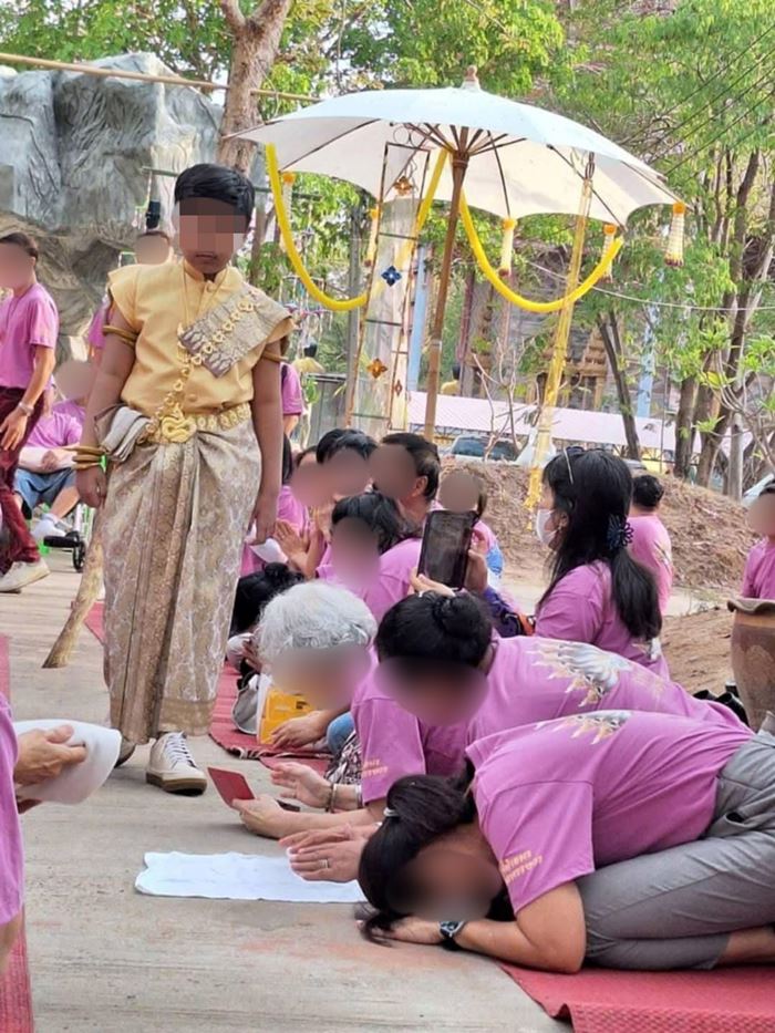 เด็กเชื่อมจิต กลับมาแล้ว โผล่เข้าร่วมพิธีสุดอลังการ