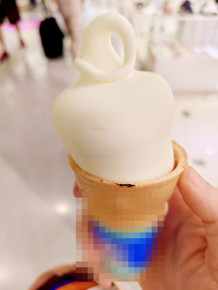 ซื้อไอศกรีมโคนเจ้าดัง แต่กลับพบเศษดำ ๆ ติด คอมเมนต์ตอกทีเดียว คนไลก์ 3 พัน