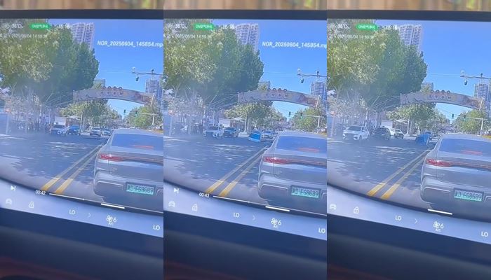 ถนนยุบที่จีน