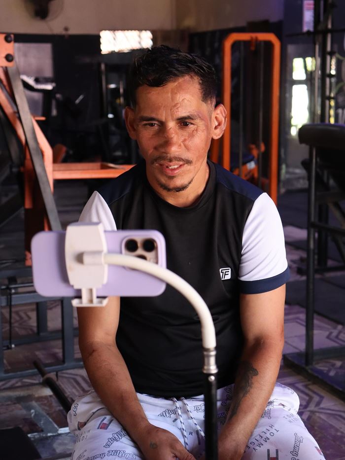 ชายไร้บ้าน โผล่งานวิ่ง 8 กม. สภาพรองเท้าแตะจนเป็นไวรัล