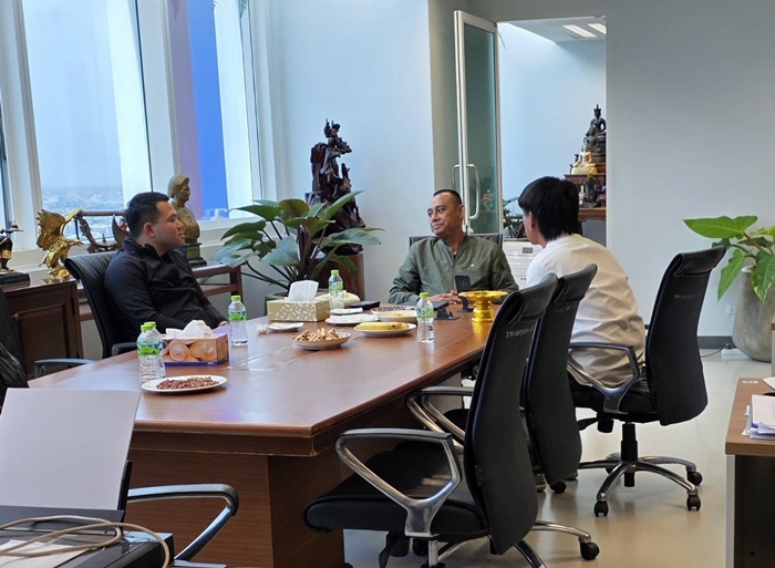 บิ๊กเต่า นำทีมบุกรวบ จอนนี่ มือปราบ และ ภรรยา