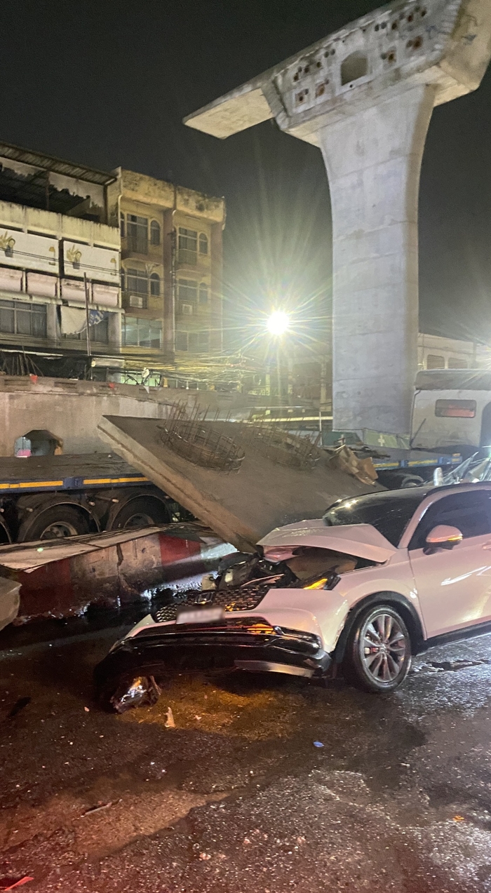 แผ่นปูนหล่นใส่รถเก๋ง