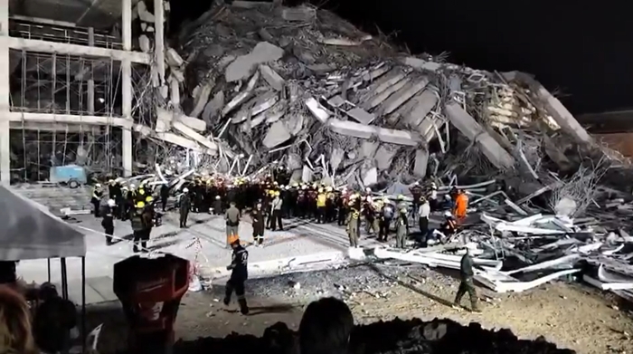 พบสัญญาณชีพ 15 คน ใต้ซากตึกถล่ม