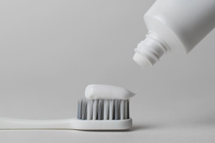 พ่อแม่ห้ามลูกใช้ยาสีฟันฟลูออไรด์ หวั่นทำเด็กโง่