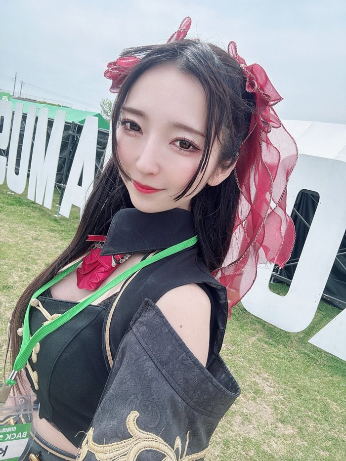 ไอดอลสาว เผยลุค ก่อน หลังเลิกงาน