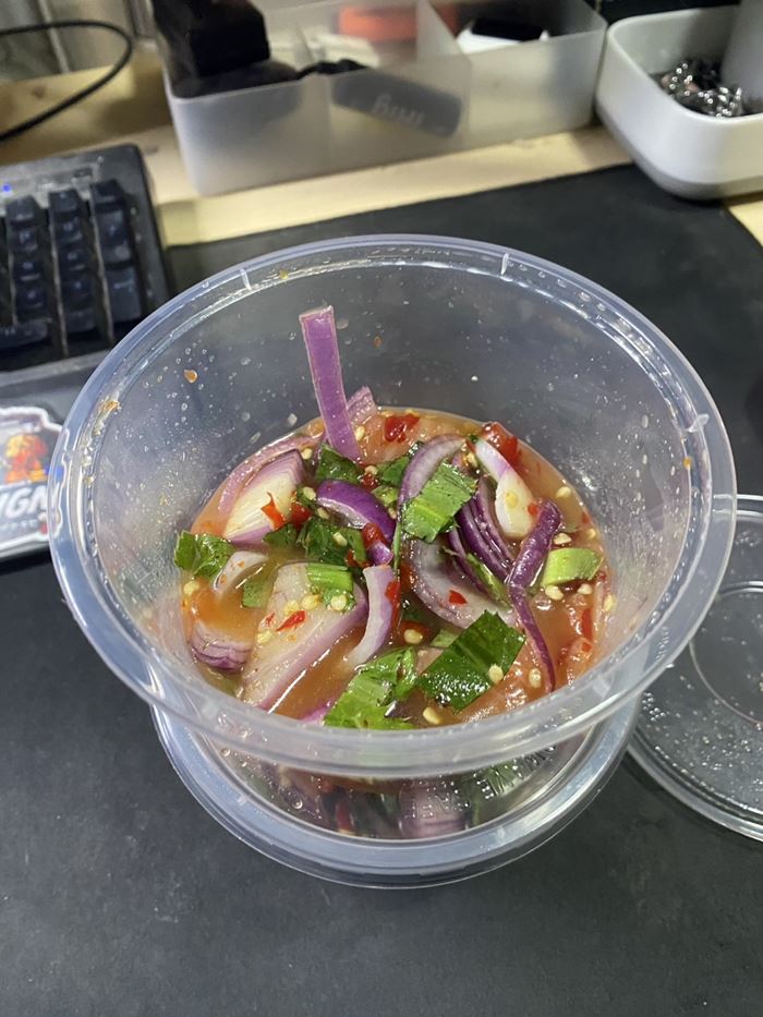 ซื้อยำแซลมอน ราคา 284 บาท