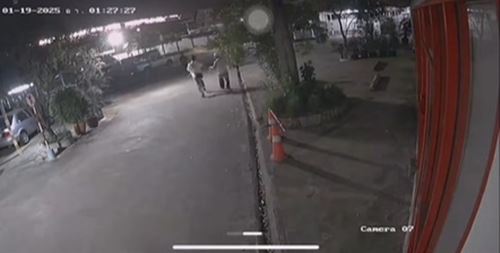 ไม้กั้นหน้าร้านหัก เปิดวงจรปิดเช็กหาตัวการ