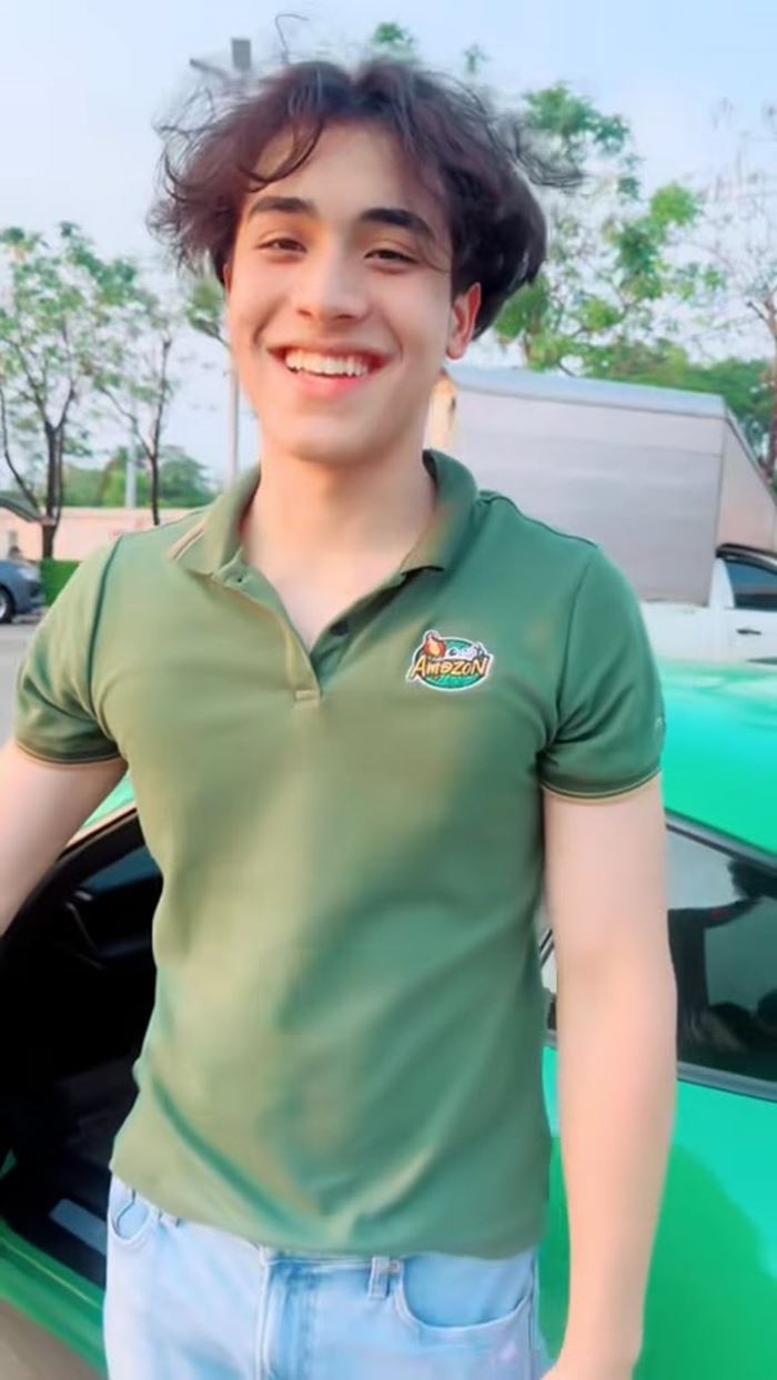 หนุ่มหล่อลูกครึ่ง เป็นบาริสต้า คาเฟ่ อเมซอน