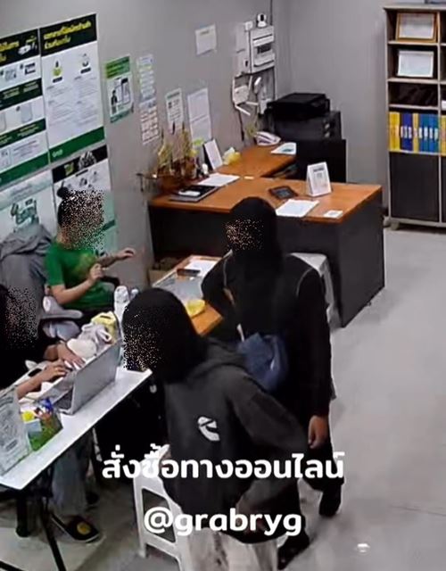 พนักงานแกร็บเดินเข้าร้านไปซื้อของ เห็นชุดแล้วรู้เลยทำไมกลัว