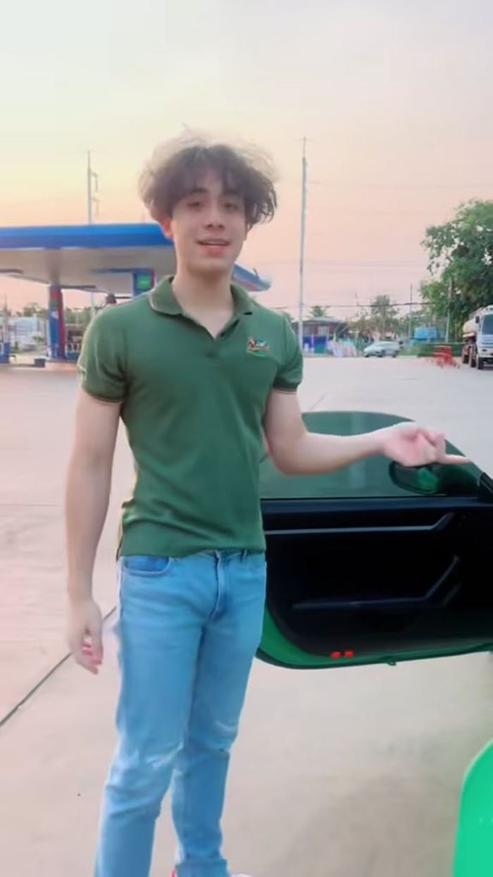 หนุ่มหล่อลูกครึ่ง เป็นบาริสต้า คาเฟ่ อเมซอน