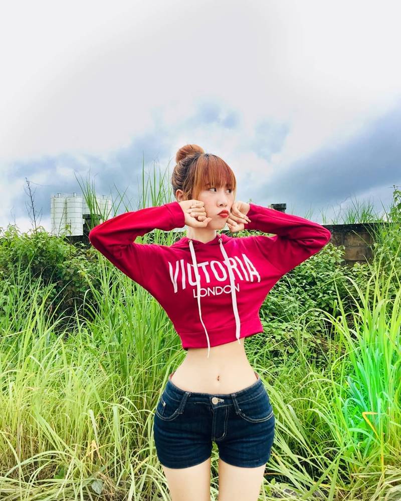 สาวเมียนมาเอวเล็ก