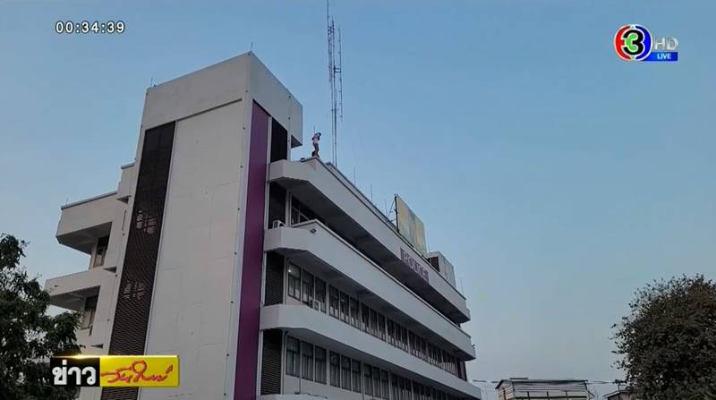 ขู่ฆ่าตัวตาย