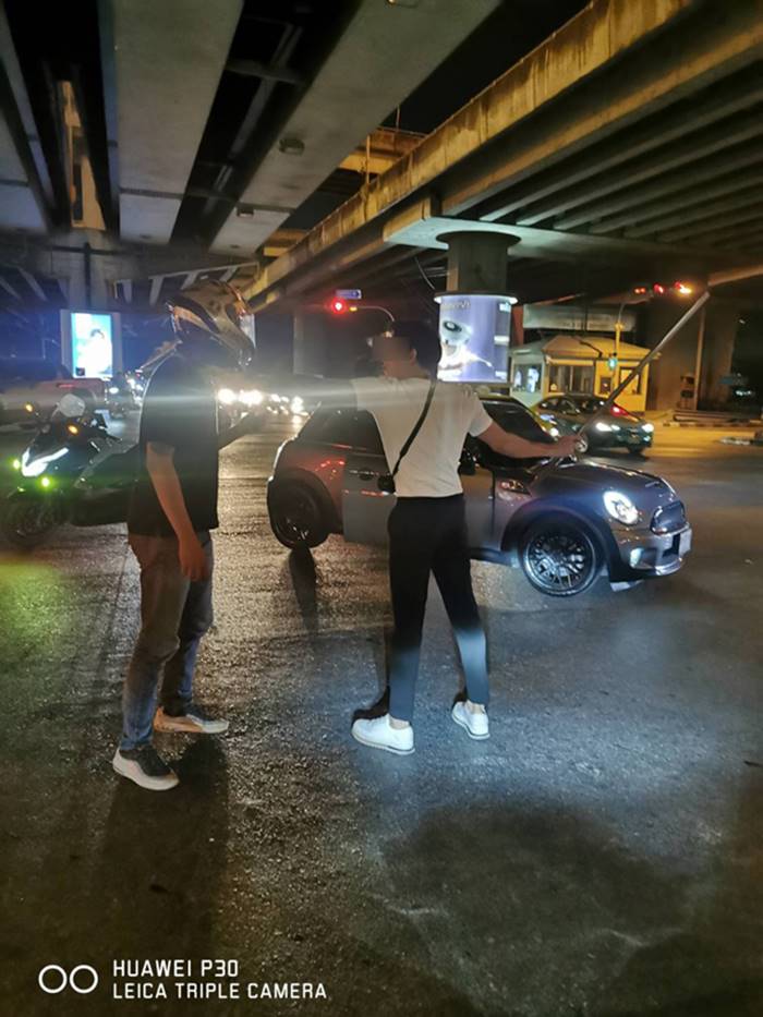 นิคูเปอร์ มีเรื่อง มอไซค์