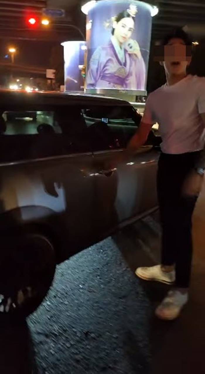 นิคูเปอร์ มีเรื่อง มอไซค์