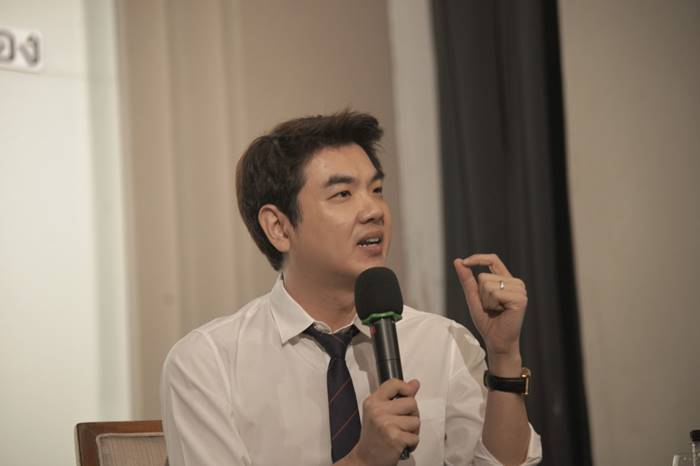 ปิยบุตร แสงกนกกุล, สุกรี พัฒนภิรมย์