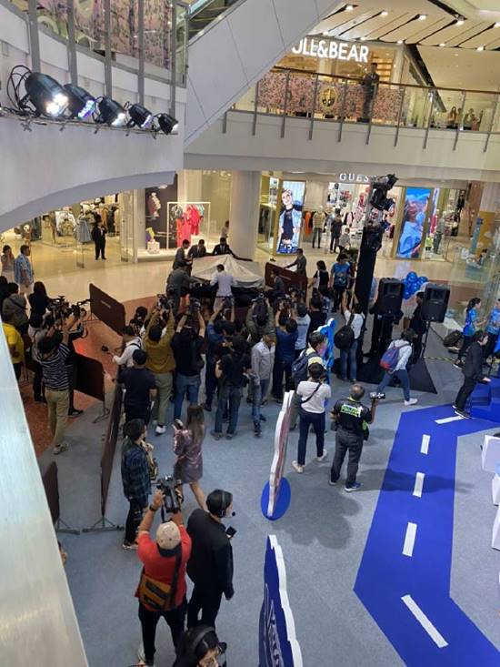 คนตกตึกเซ็นทรัลเวิลด์