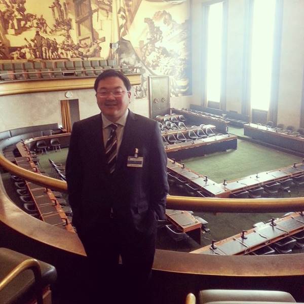 โจ โล เศรษฐีฉาว