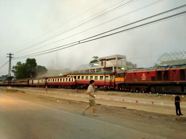 รถไฟชนกัน