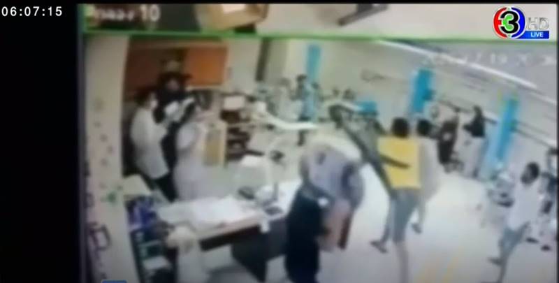 วัยรุ่นตีกัน