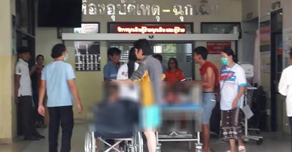 พระขับรถชน