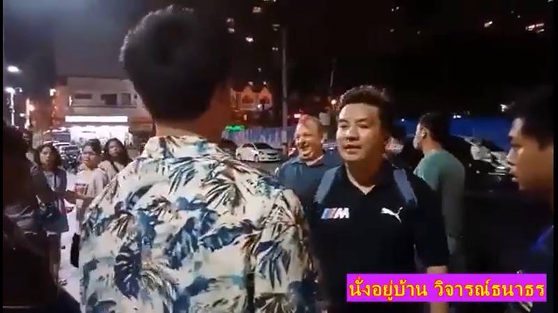 แกนนำราษฎร โหม่งฝรั่งดั้งแตก