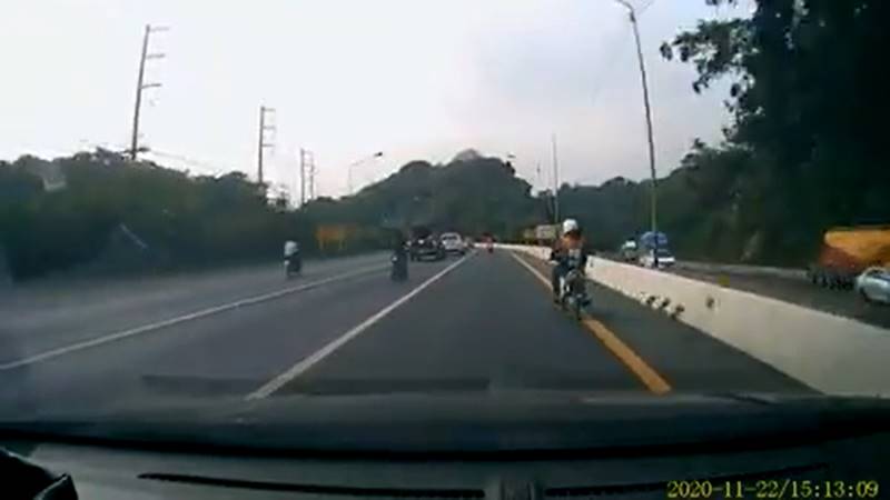 รถชนแบริเออร์