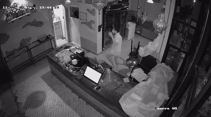 โจรเข้าร้านธงธง